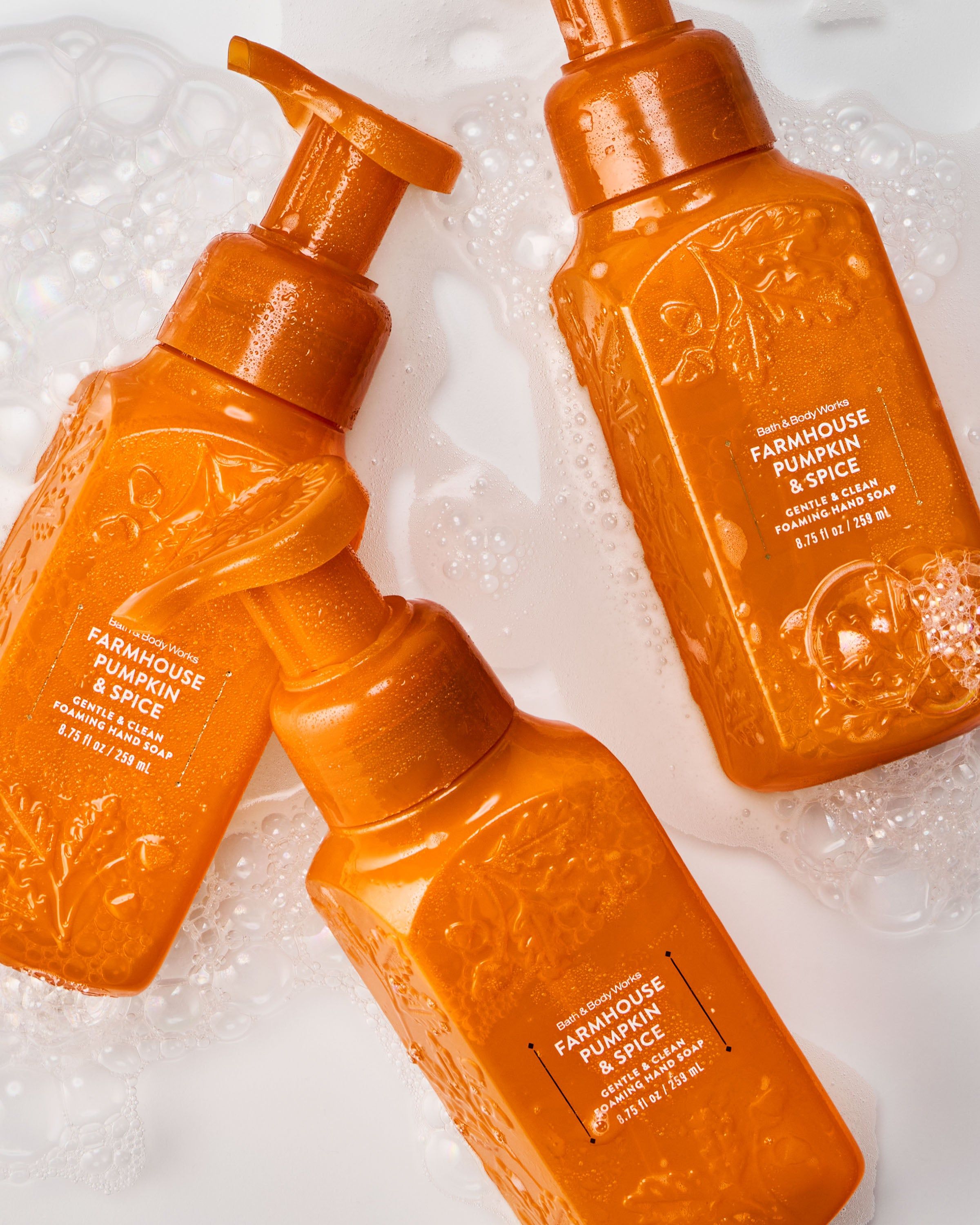 Delikatne mydło do rąk w piance Bath & Body Works Farmhouse Pumpkin & Spice, 259 ml