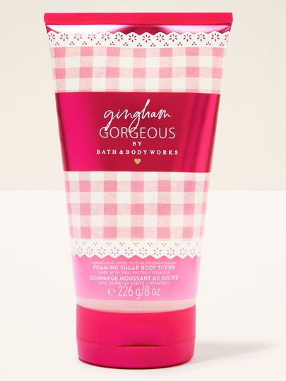 Cukrowy peeling do ciała Bath & Body Works Gingham Gorgeous w różowej tubie z wzorem gingham.