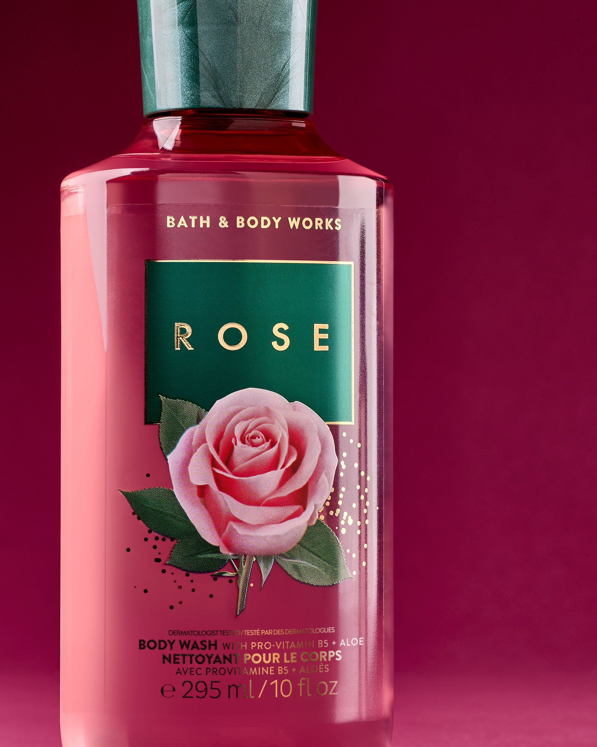 ROSE Bath & Body Works – żel pod prysznic o różanym aromacie w eleganckiej, różowo‑zielonej butelce.