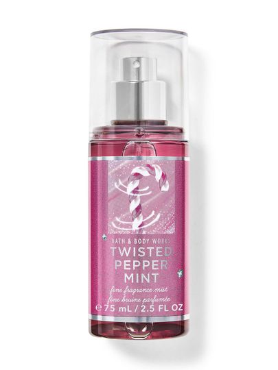 O loțiune parfumată Twisted Peppermint, în versiunea de călătorie, într-o sticlă roz cu un design cu bomboane. Bath&Body Works.
