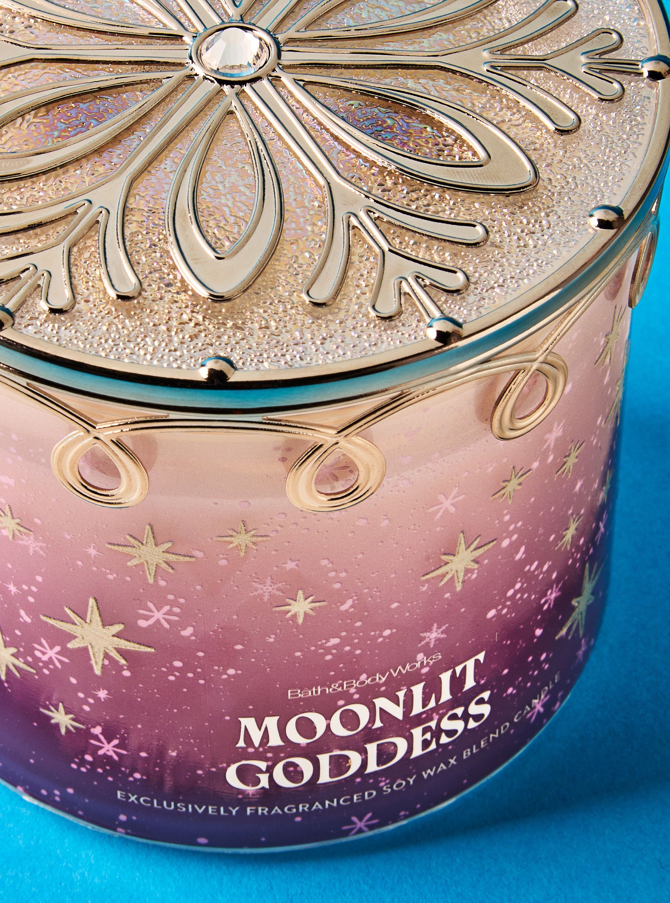 Świeca zapachowa Moonlit Goddess Bath & Body Works z ozdobną metalową pokrywką