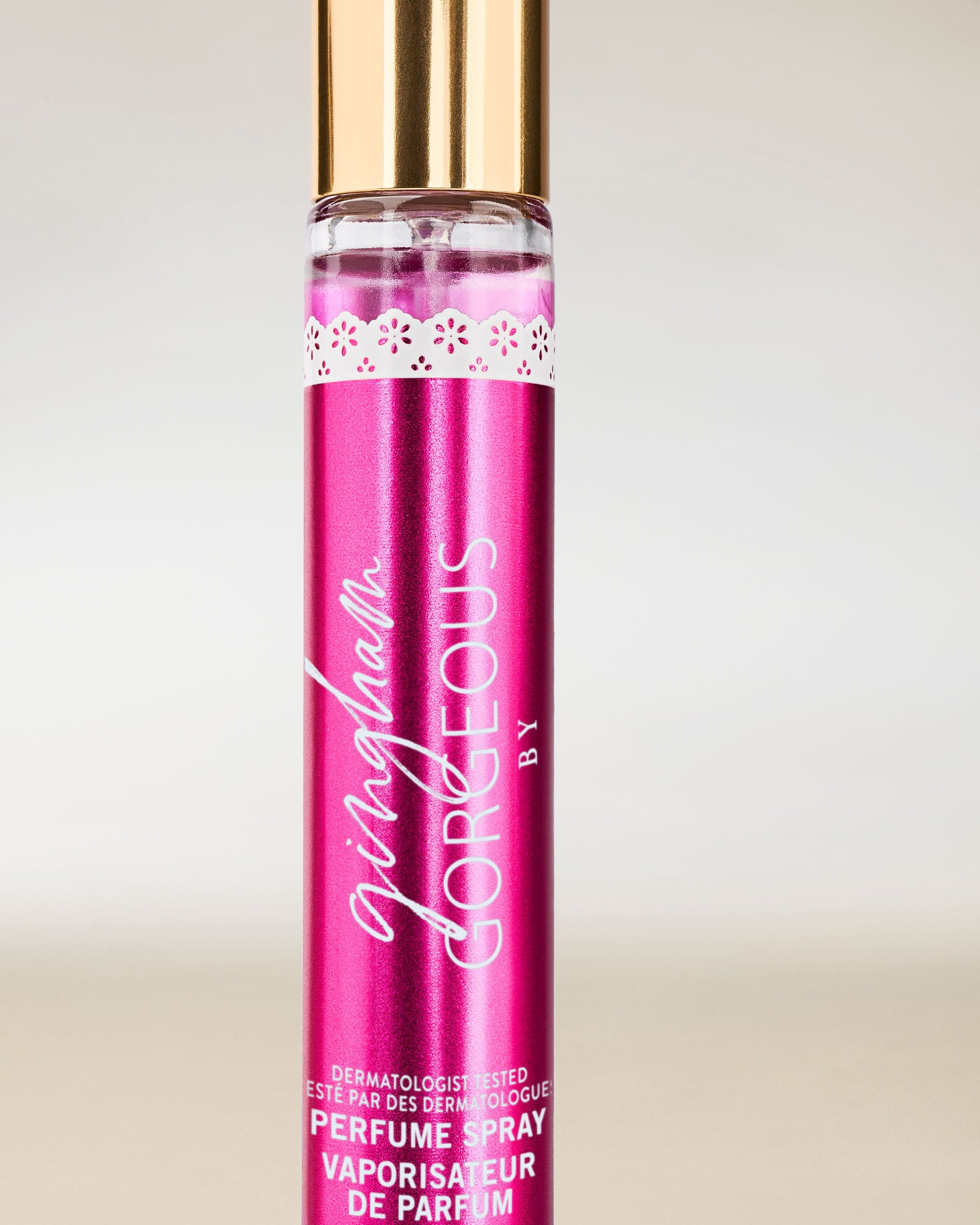 Spray perfumowany Bath & Body Works Gingham Gorgeous w smukłym flakonie z atomizerem.
