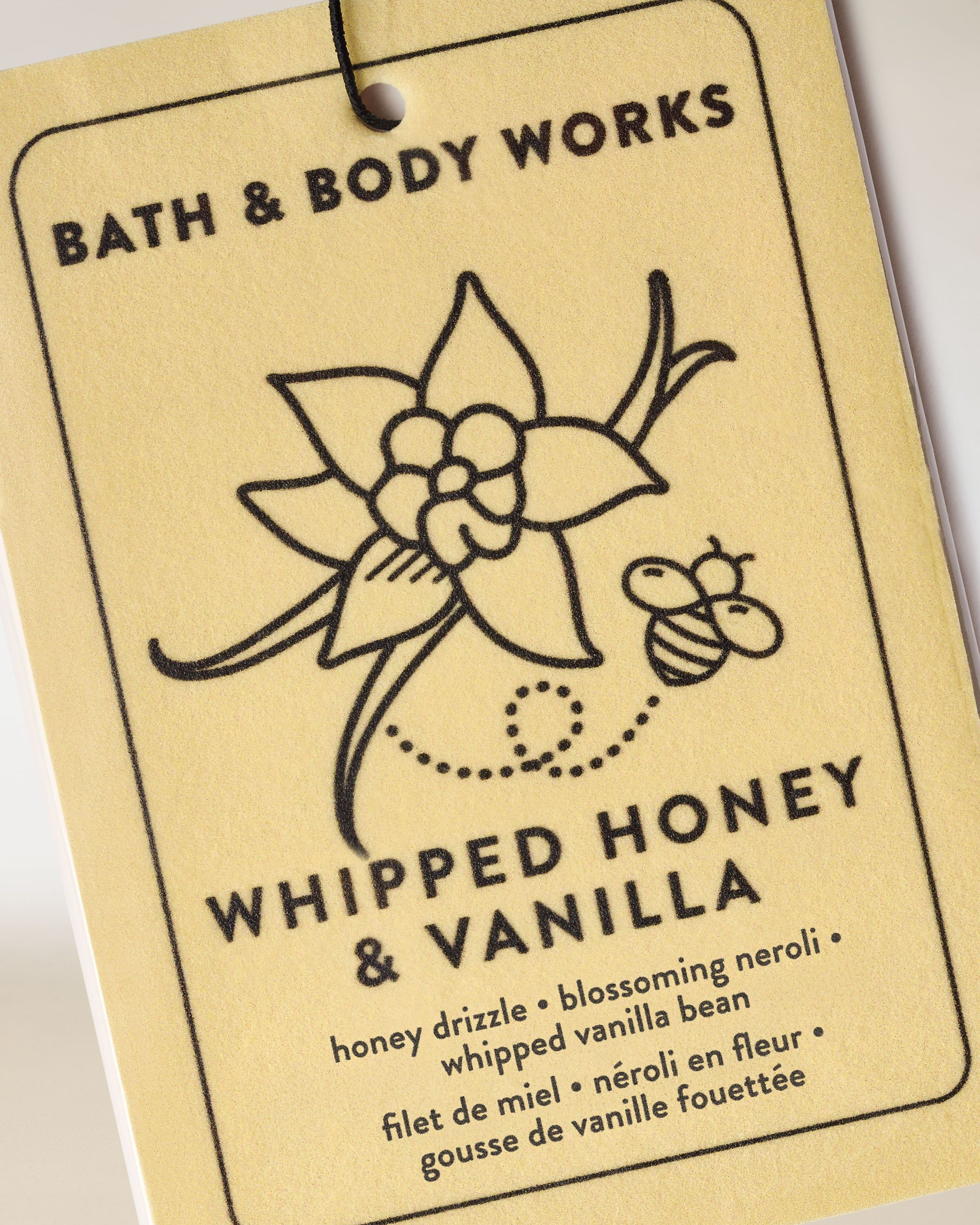 Zawieszka Whipped Honey & Vanilla Bath & Body Works w kremowym odcieniu z delikatnym, słodkim akcentem.