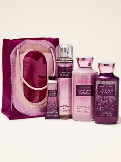 Zestaw A Thousand Wishes Bath & Body Works w różowej, błyszczącej oprawie — idealny na prezent.
