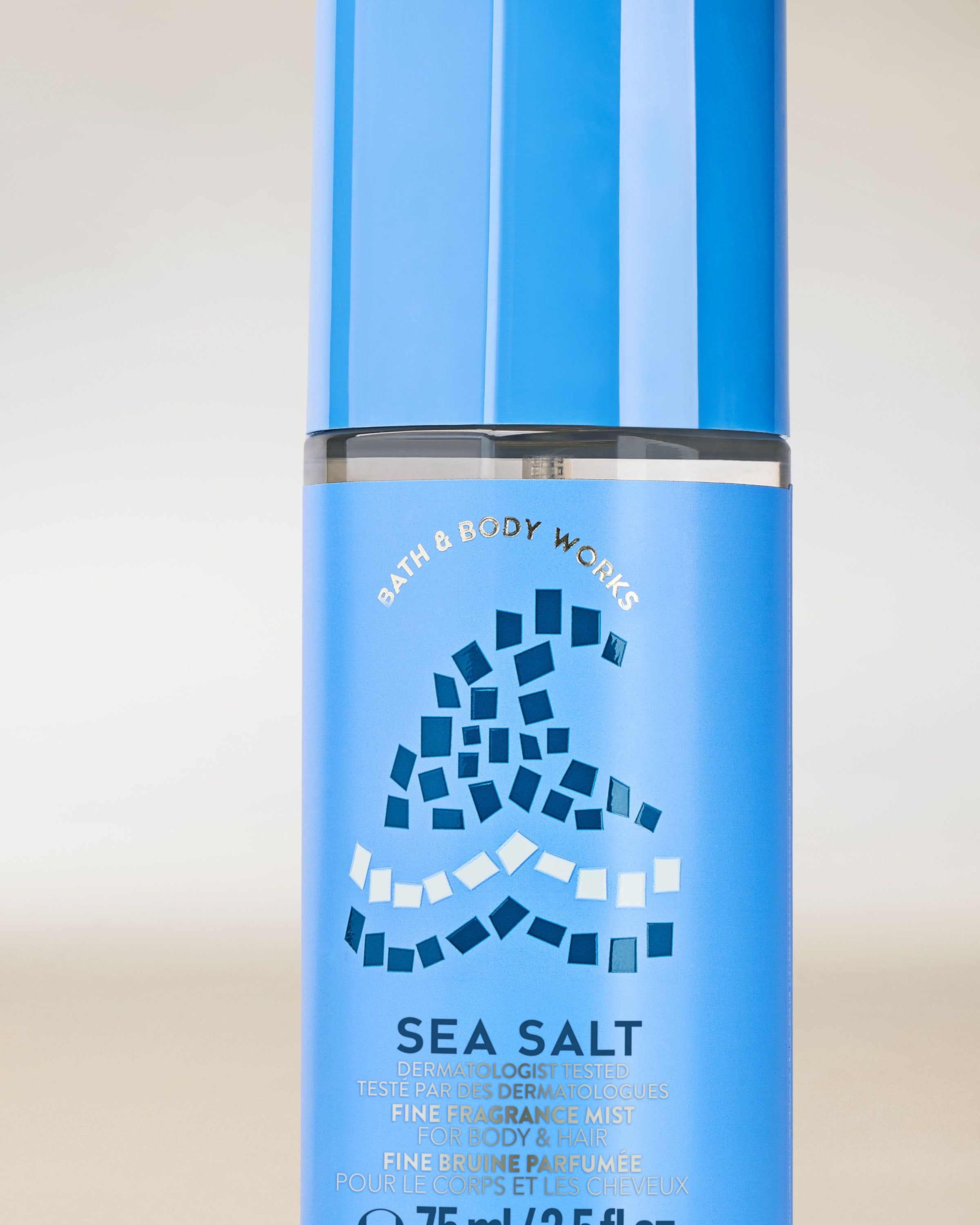Perfumowana mgiełka do ciała i włosów Sea Salt w niebieskiej butelce