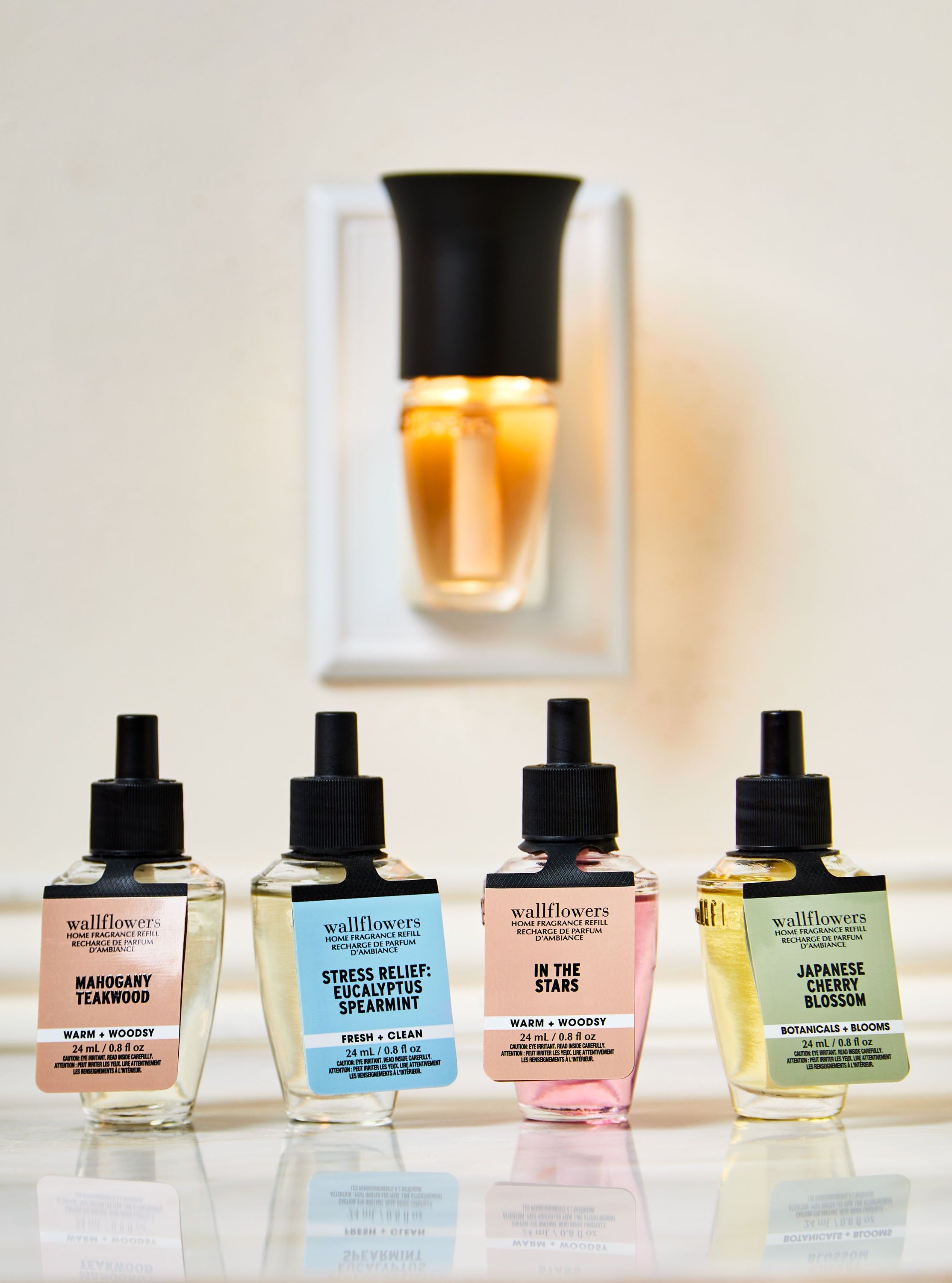 Cztery wkłady Wallflowers w topowych zapachach przed odświeżaczem ściennym — kolorowe 24 ml.