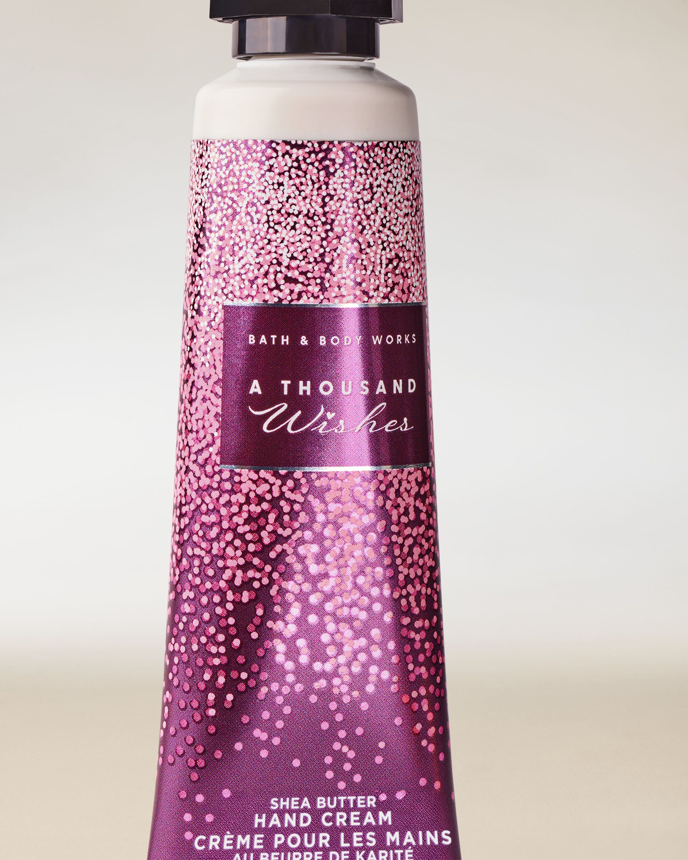 Krem do rąk Bath & Body Works A Thousand Wishes w różowo‑fioletowej tubce 29 ml.