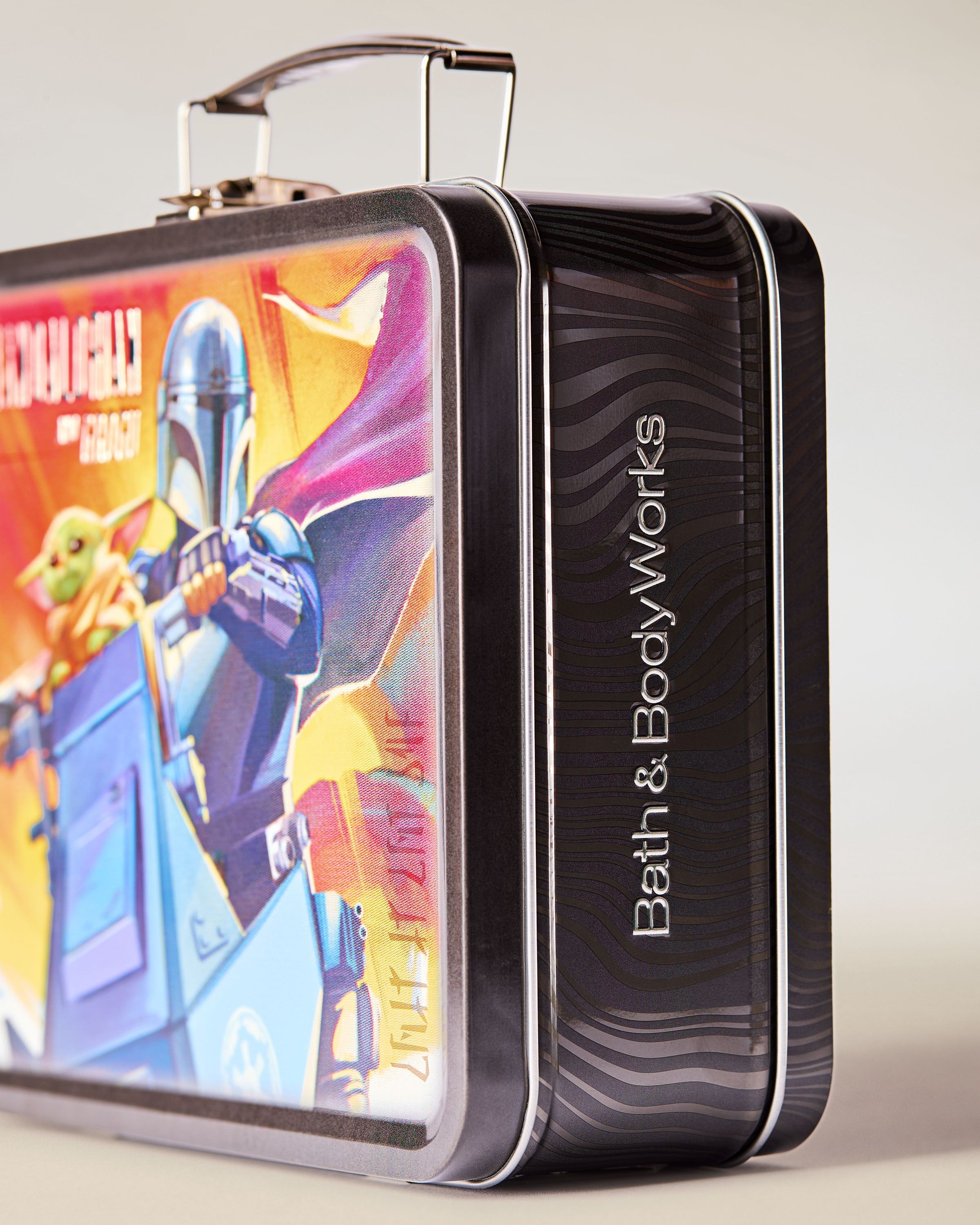 Kolekcjonerskie metalowe pudełko na lunch Mandalorian & Grogu z uchwytem