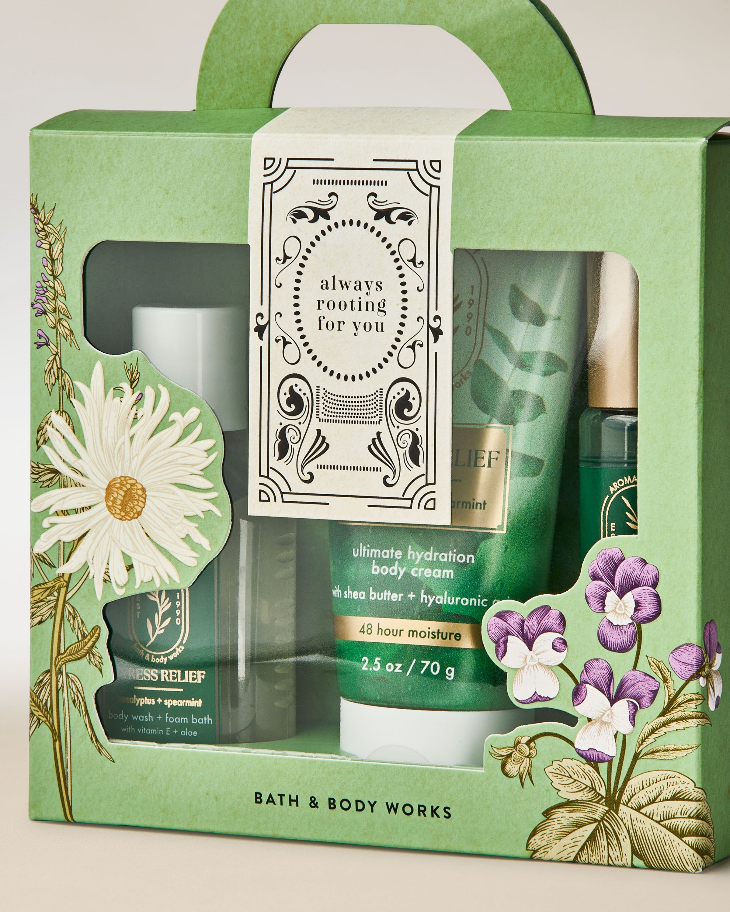 Zestaw prezentowy Bath & Body Works Aromatherapy Stress Relief z kosmetykami Eucalyptus + Spearmint w zielonym opakowaniu.