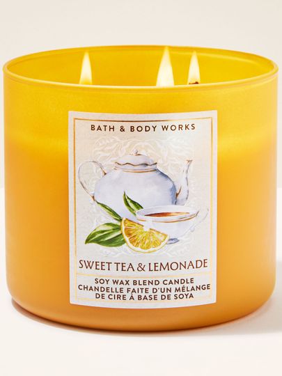 Świeca zapachowa 3‑knotowa Bath & Body Works Sweet Tea & Lemonade w żółtym, matowym szkle.