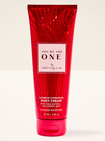 Krem do ciała Bath & Body Works You’re The One w czerwonej, połyskującej tubie 226 g.