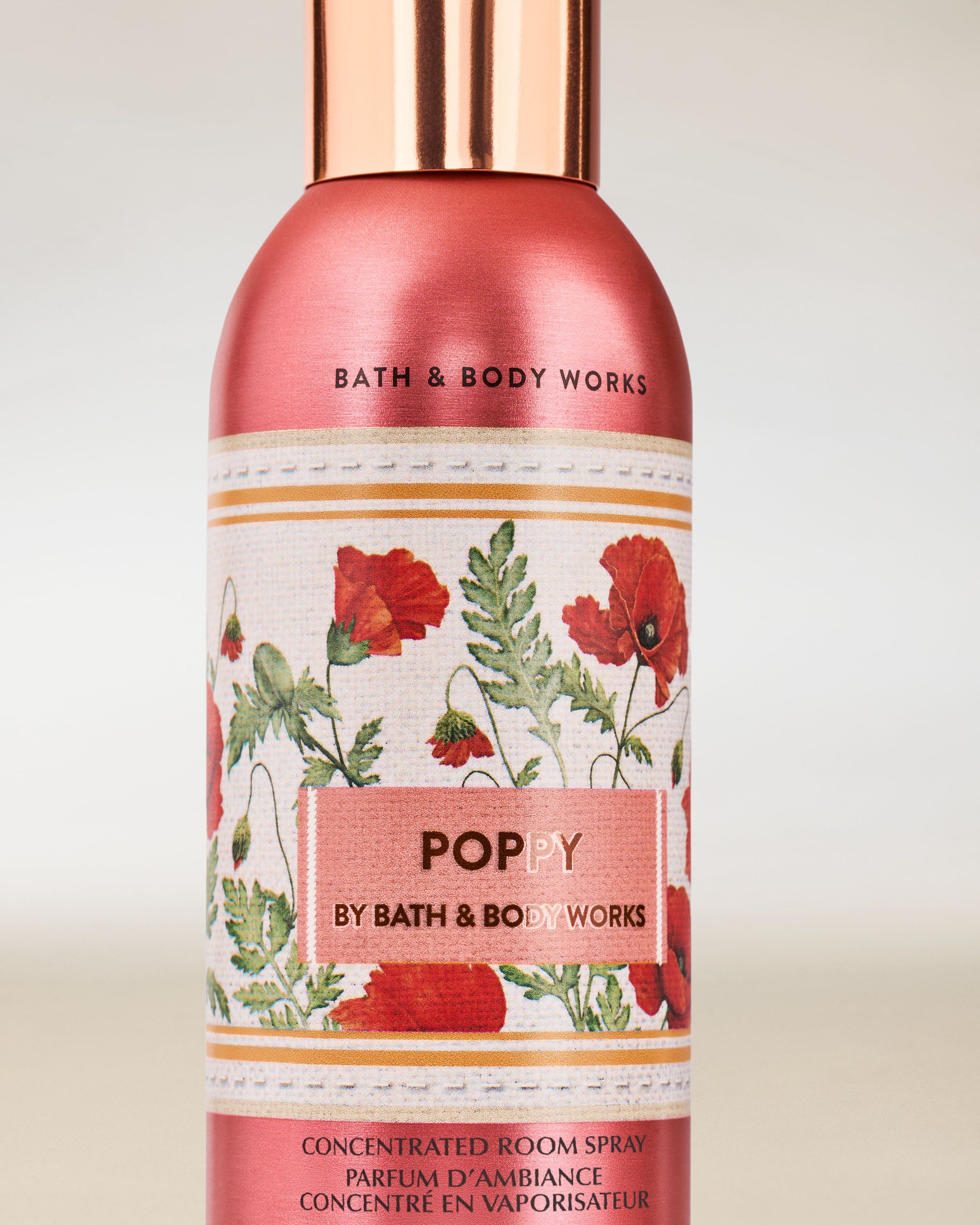 Bath & Body Works Poppy – skoncentrowany spray do pomieszczeń w czerwonym flakonie z kwiatowym motywem maków.