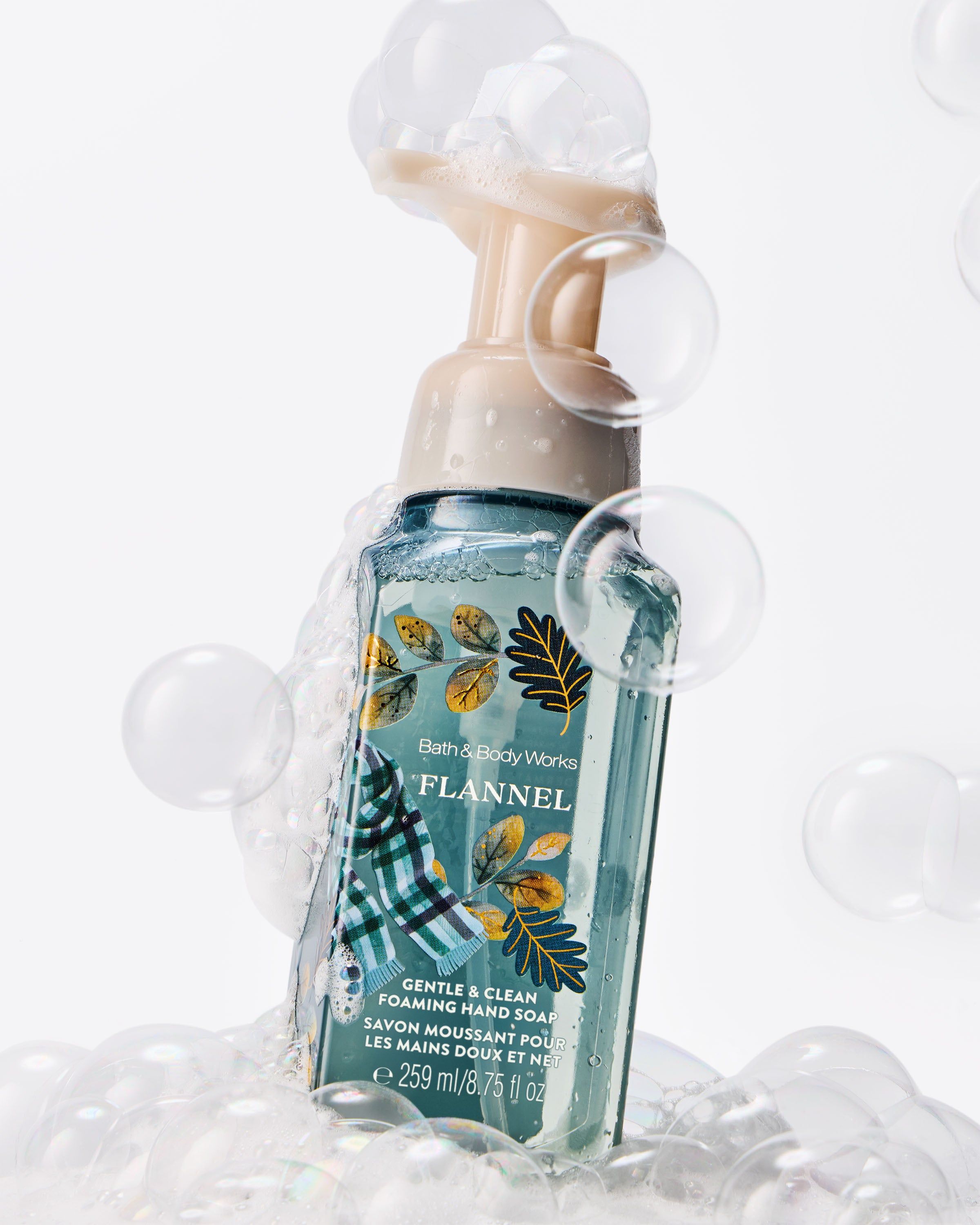 Delikatne mydło do rąk w piance Bath & Body Works Flannel, 259 ml