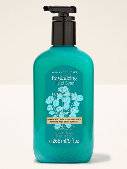 Żel do mycia rąk Bath & Body Works Eucalyptus & Spearmint 266 ml w turkusowej butelce z pompką.