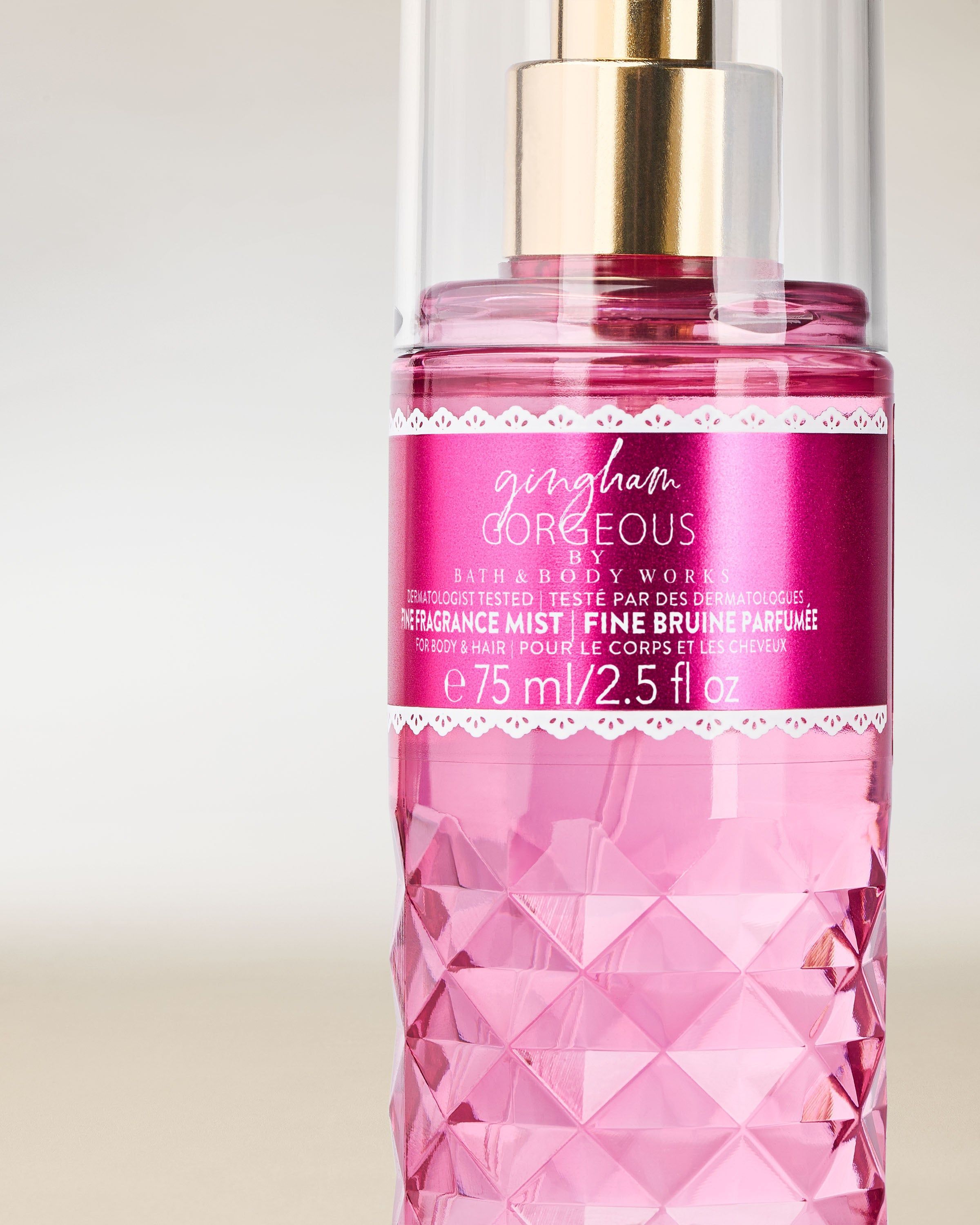 Mgiełka zapachowa Bath & Body Works Gingham Gorgeous 75 ml w różowym flakonie z atomizerem (mini).