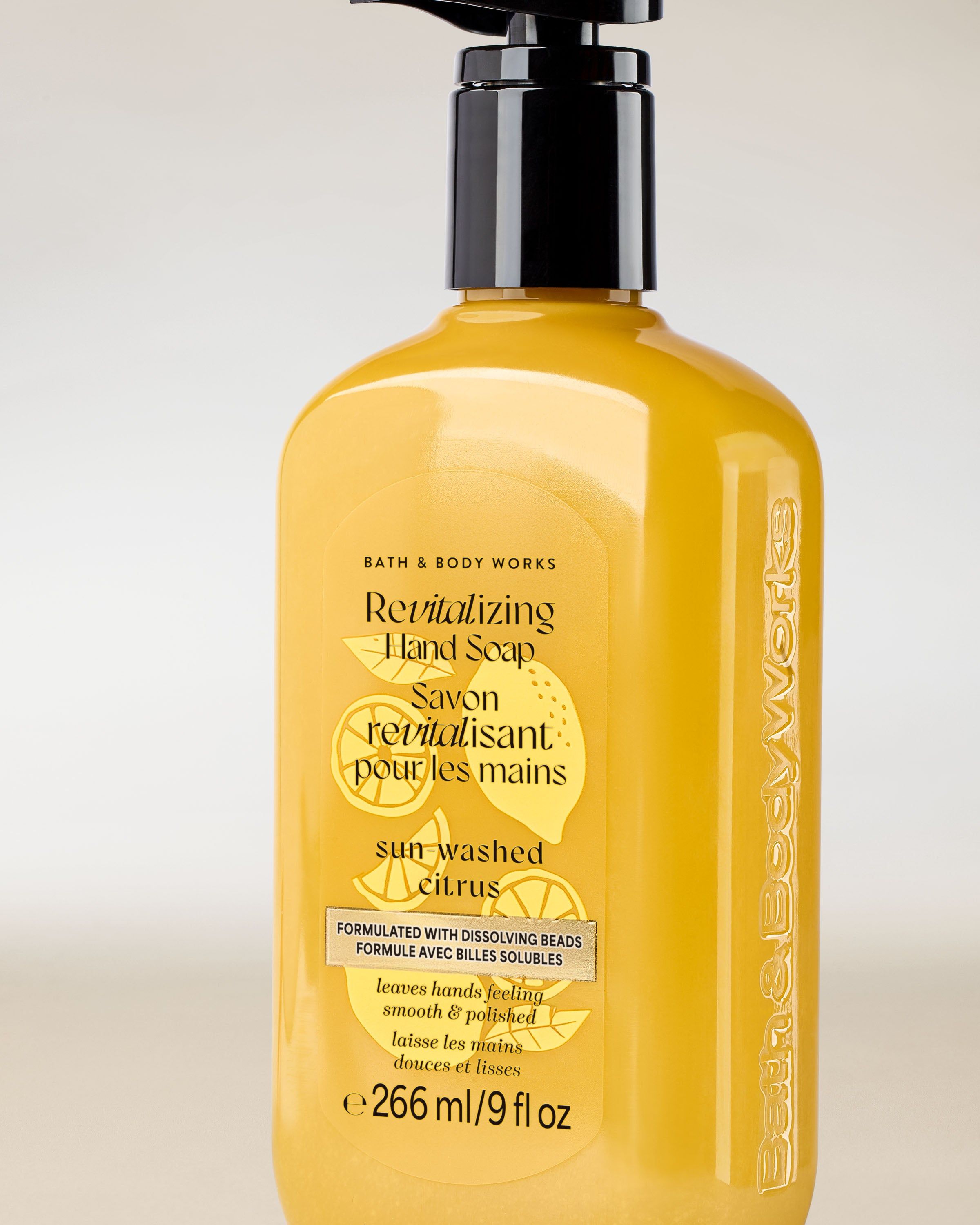 Żel do mycia rąk Bath & Body Works Sun‑Washed Citrus 266 ml w żółtej butelce z pompką.