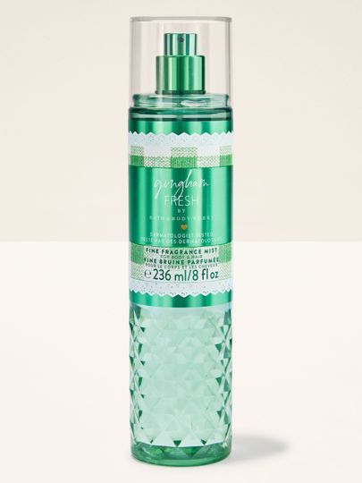 Mgiełka zapachowa Bath & Body Works Gingham Fresh 236 ml w zielonej butelce z atomizerem.