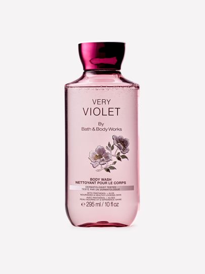 Żel do mycia ciała Very Violet Bath & Body Works z fiołkowymi kwiatami na etykiecie