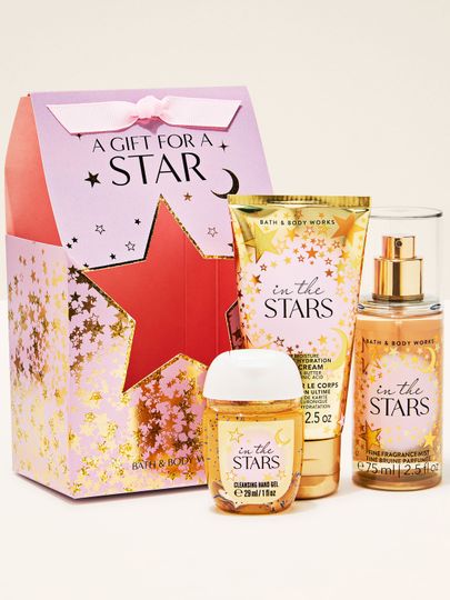 Zestaw In the Stars od Bath & Body Works w gwiezdnym opakowaniu – mgiełka, krem i żel 29–75 ml.