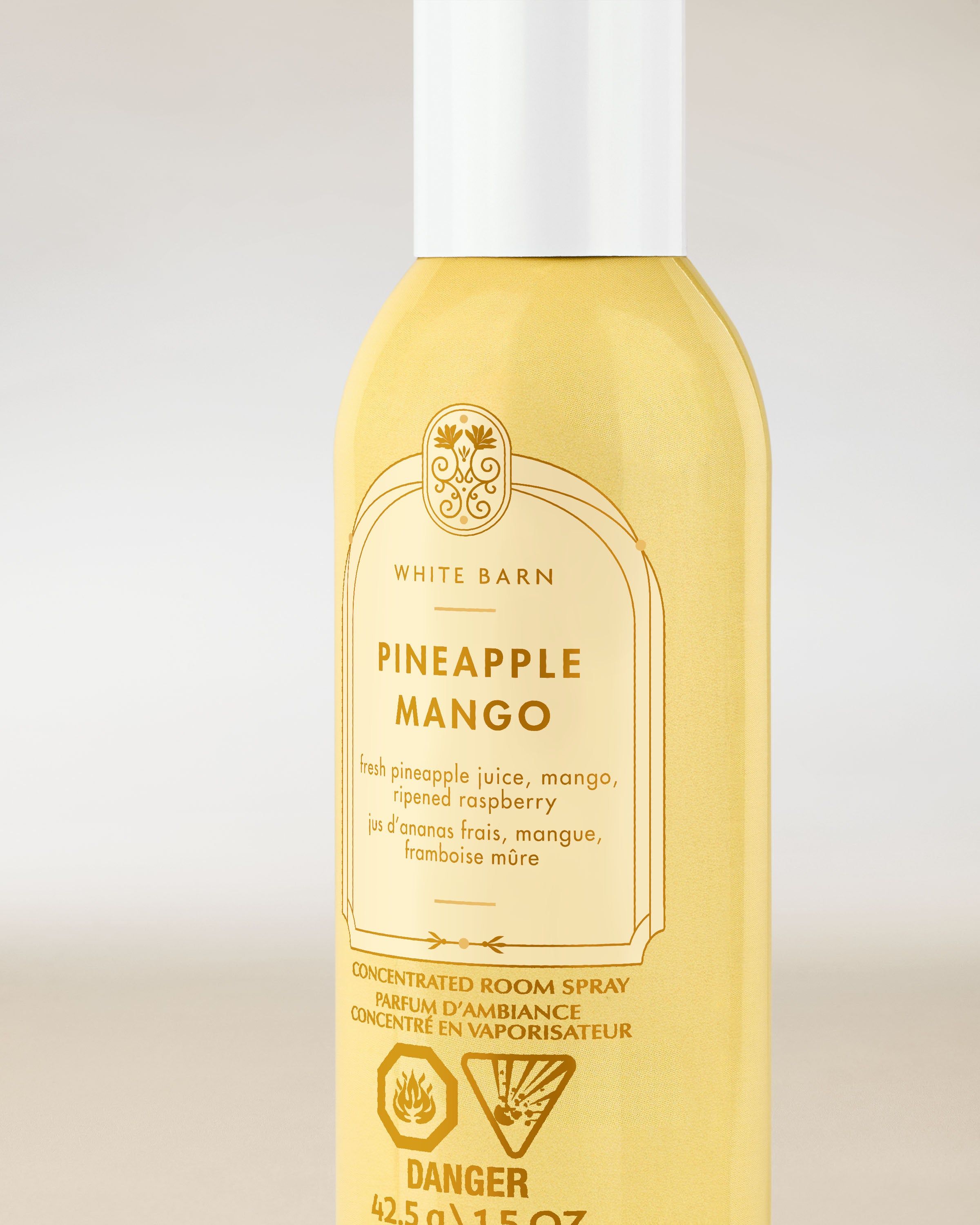 Room spray Pineapple Mango w kompaktowym opakowaniu, przeznaczony do szybkiego odświeżania wnętrz intensywnym, owocowym aromatem.