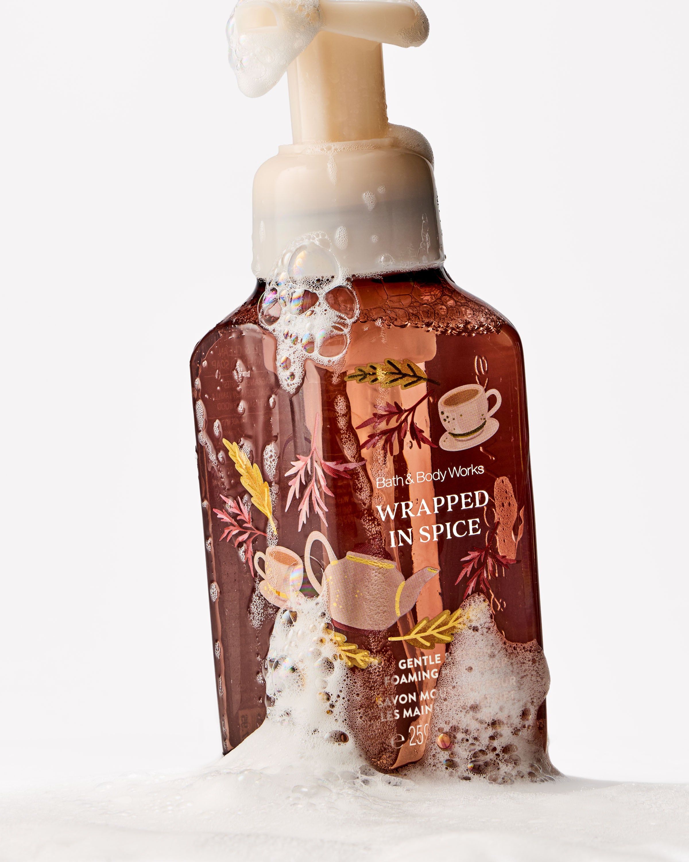 Delikatne mydło do rąk w piance Bath & Body Works Wrapped in Spice, 259 ml