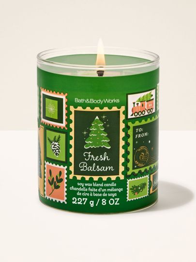 Świeca zapachowa Fresh Balsam Bath & Body Works z etykietą w stylu świątecznych znaczków