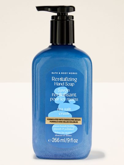Żel do mycia rąk Bath & Body Works Sea Salt Crush 266 ml w niebieskiej butelce z pompką.