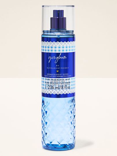Mgiełka zapachowa Bath & Body Works Gingham 236 ml w niebieskim flakonie z atomizerem.