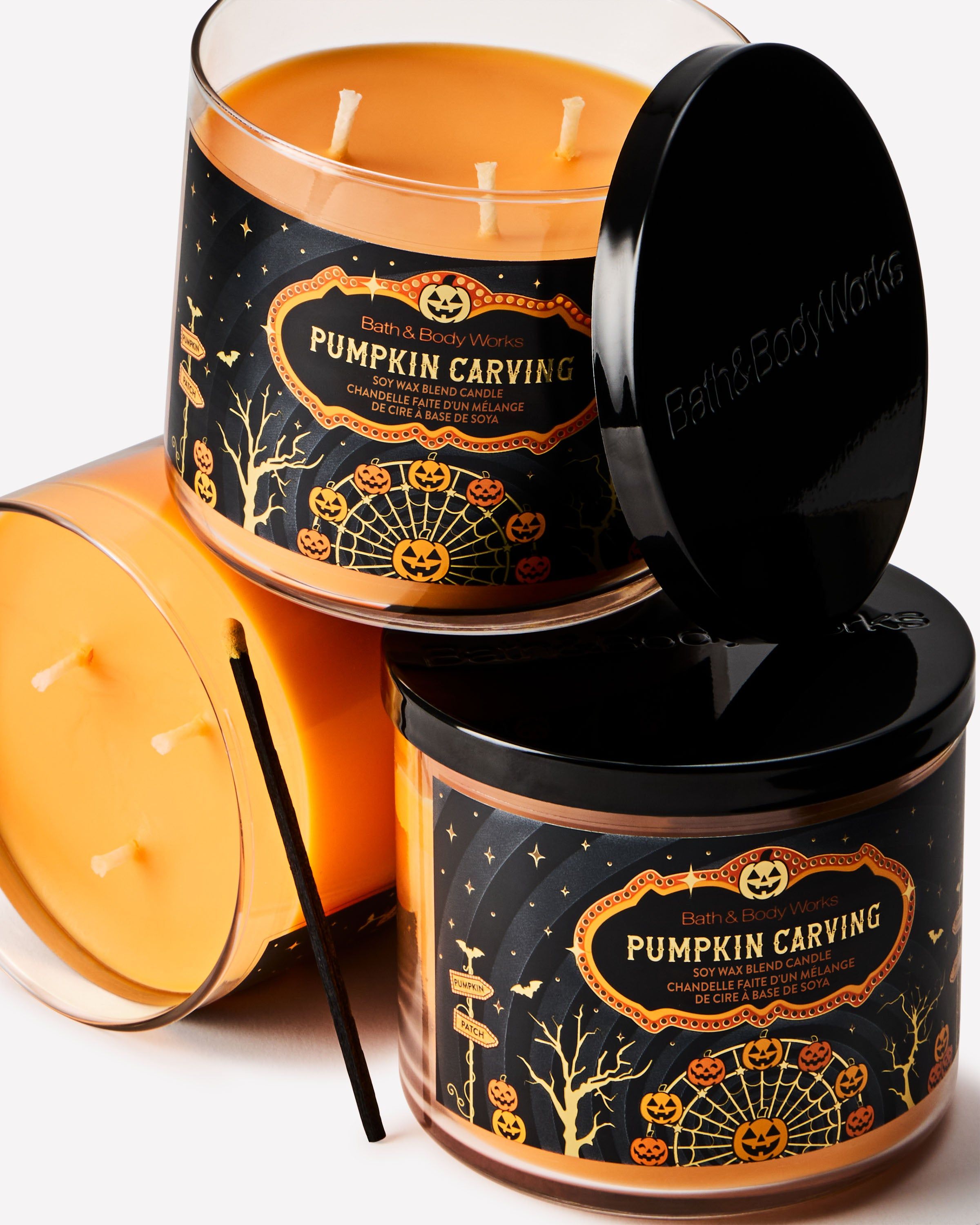 Świeca zapachowa Bath & Body Works Pumpkin Carving w szklanym słoiku z czarną pokrywką