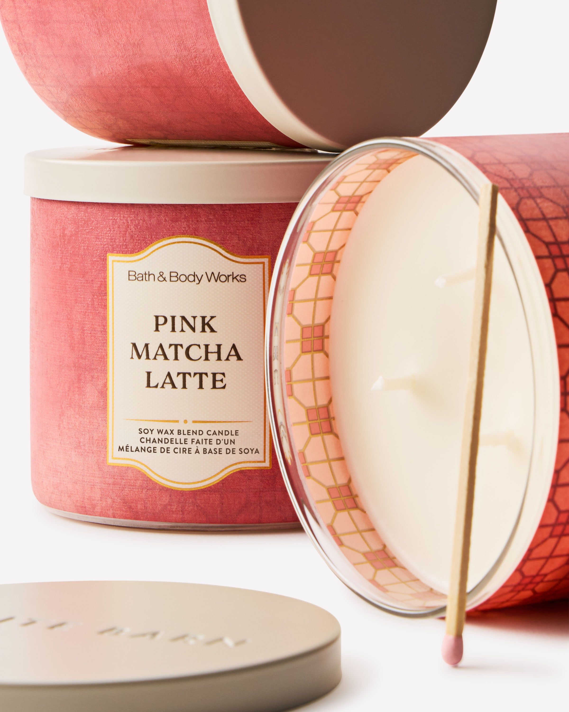 Świeca zapachowa Bath & Body Works Pink Matcha Latte z mieszanki wosku sojowego, 3 knoty