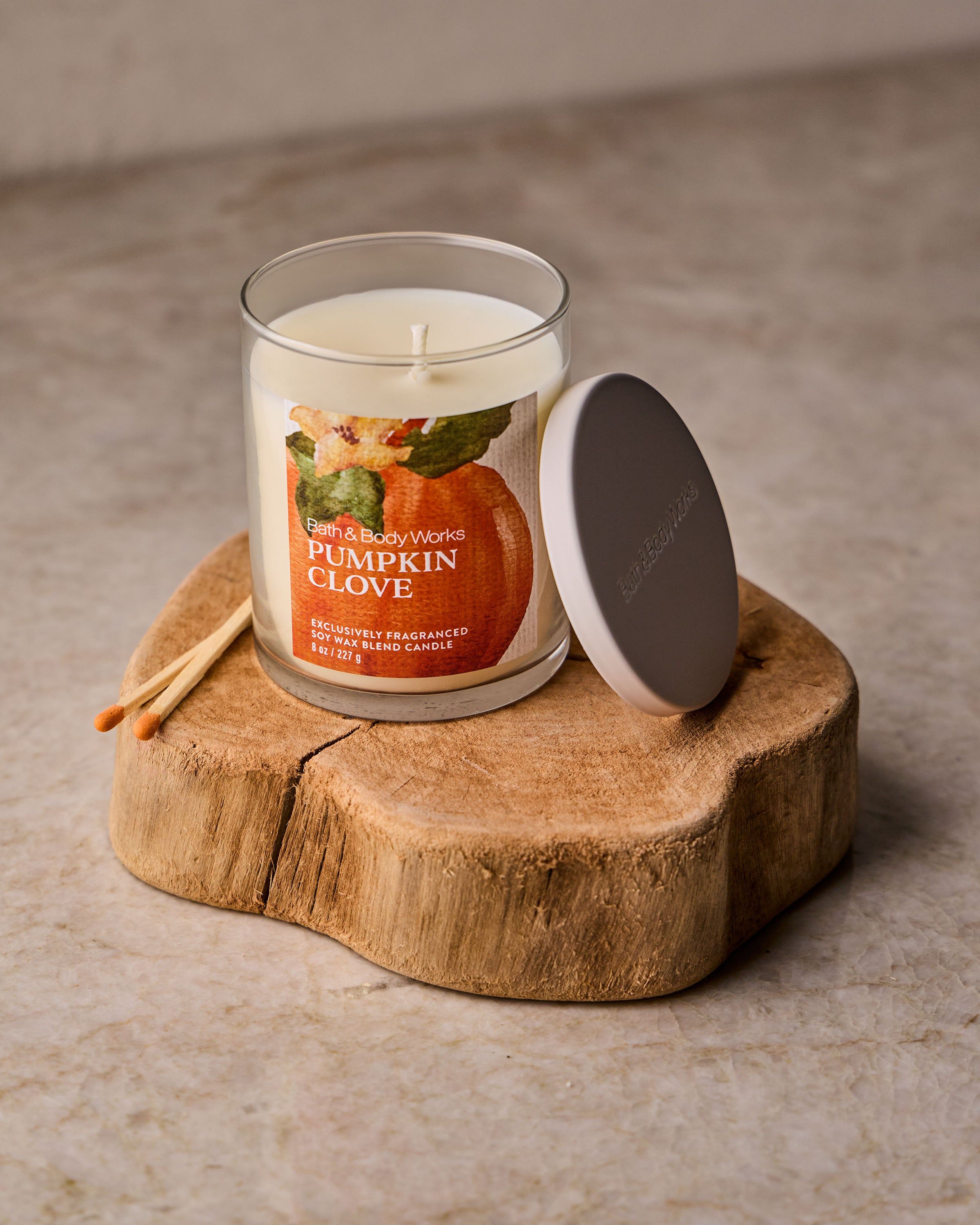 Świeca zapachowa Bath & Body Works Pumpkin Clove z mieszanki wosku sojowego, 1 knot