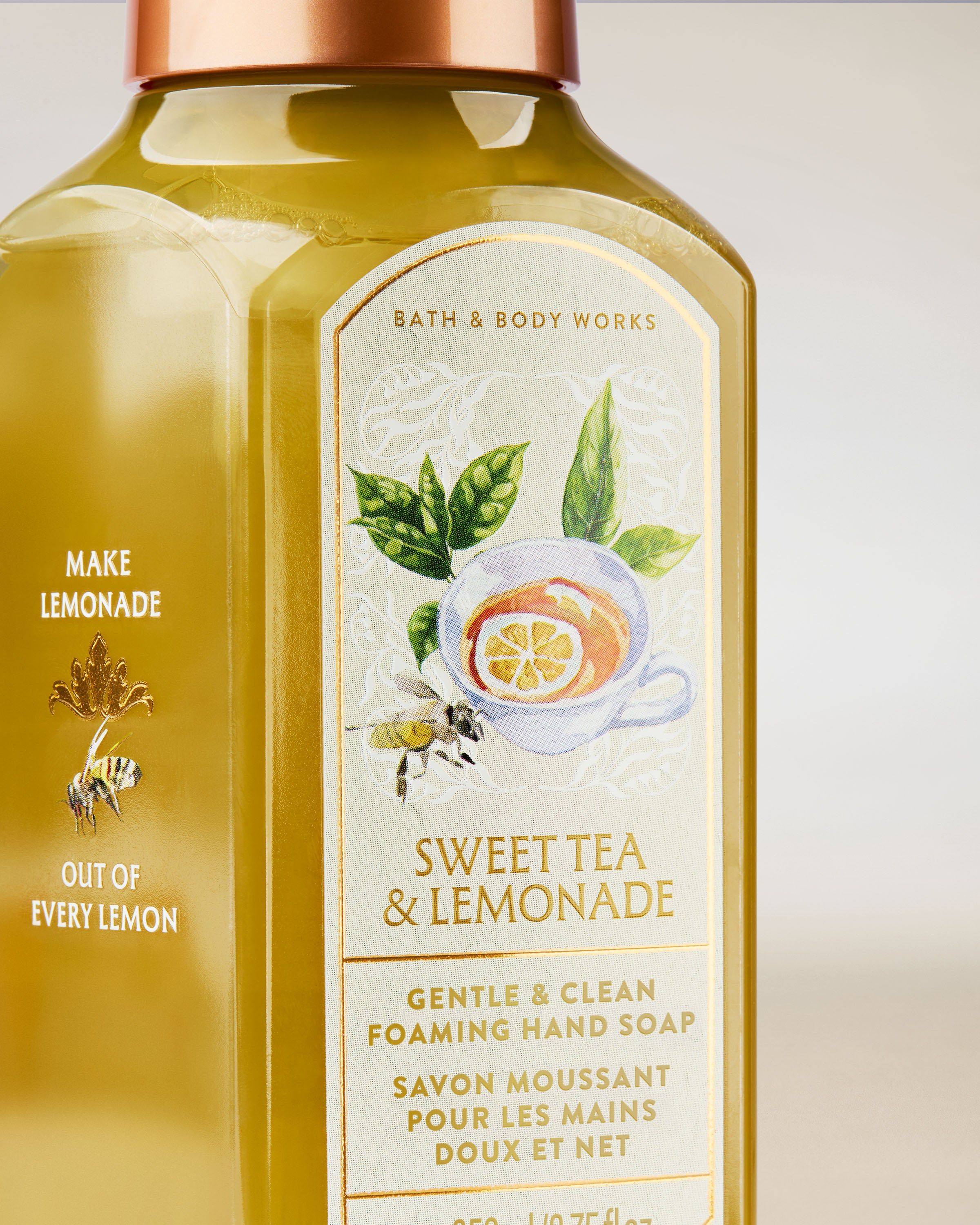 Pianka do mycia rąk Bath & Body Works Sweet Tea & Lemonade 259 ml w żółtej butelce z pompką.