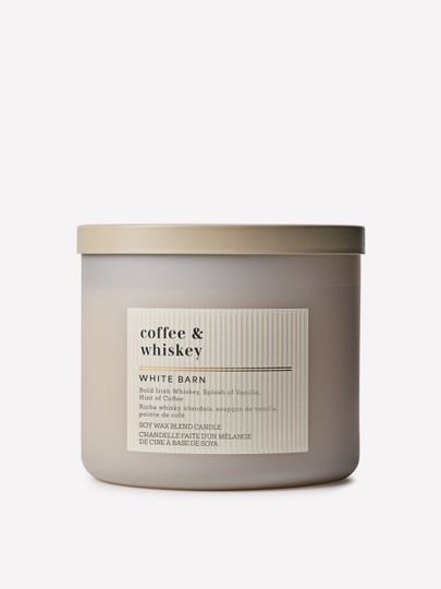 Świeca zapachowa White Barn Coffee & Whiskey z mieszanki wosku sojowego, 3 knoty