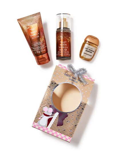 Zestaw Warm Vanilla Sugar: krem i mgiełka z brokatem, żel Cozy Vanilla Almond. Opakowanie w paski z myszką. Bath & Body Works.