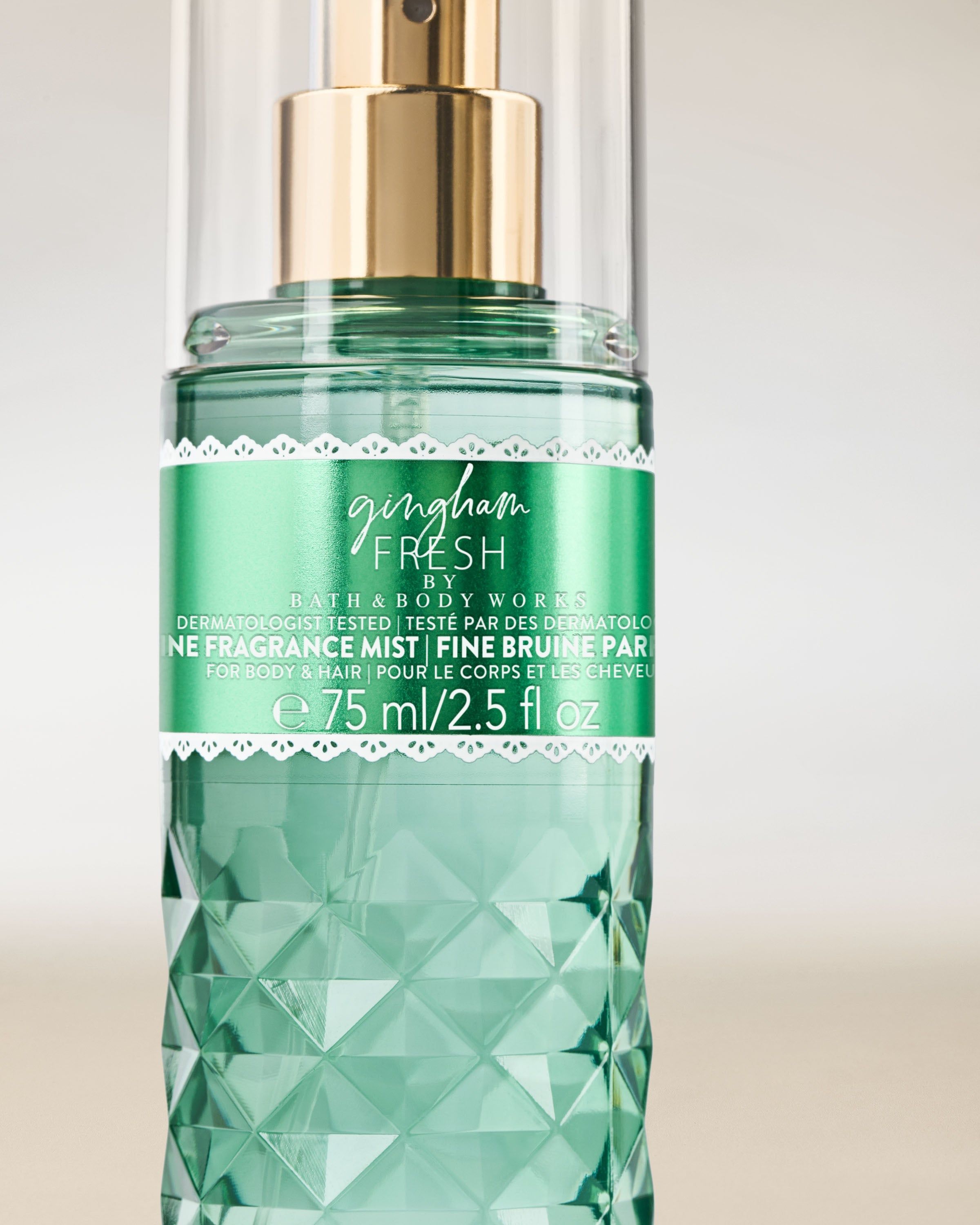 Mgiełka zapachowa Bath & Body Works Gingham Fresh 75 ml w zielonym flakonie z atomizerem (mini).