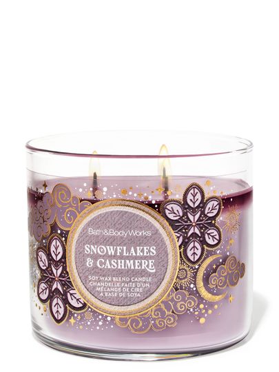 Świeca zapachowa Snowflakes & Cashmere Bath & Body Works w szklanym słoju z zimowym motywem