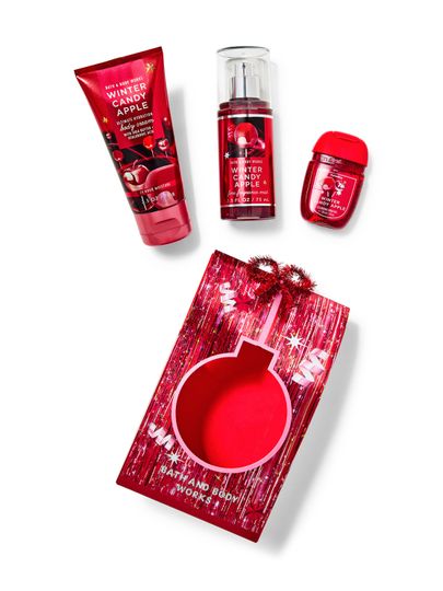 Set de cosmetice cu cremă, spray și gel antibacterian „Winter Candy Apple”, Bath & Body Works.