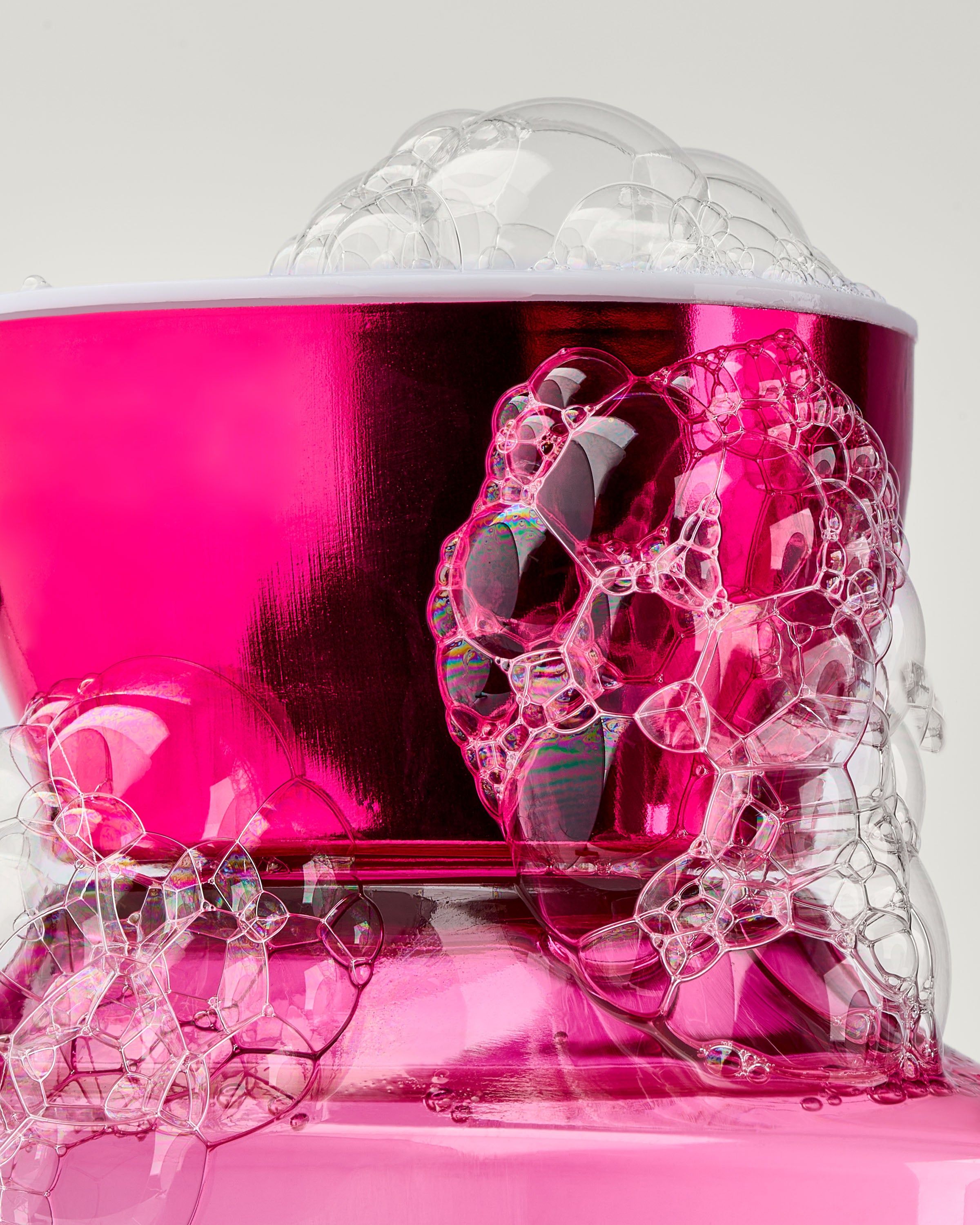 Żel pod prysznic Bath & Body Works Gingham Gorgeous 295 ml w różowej butelce z dekoracyjną fakturą.